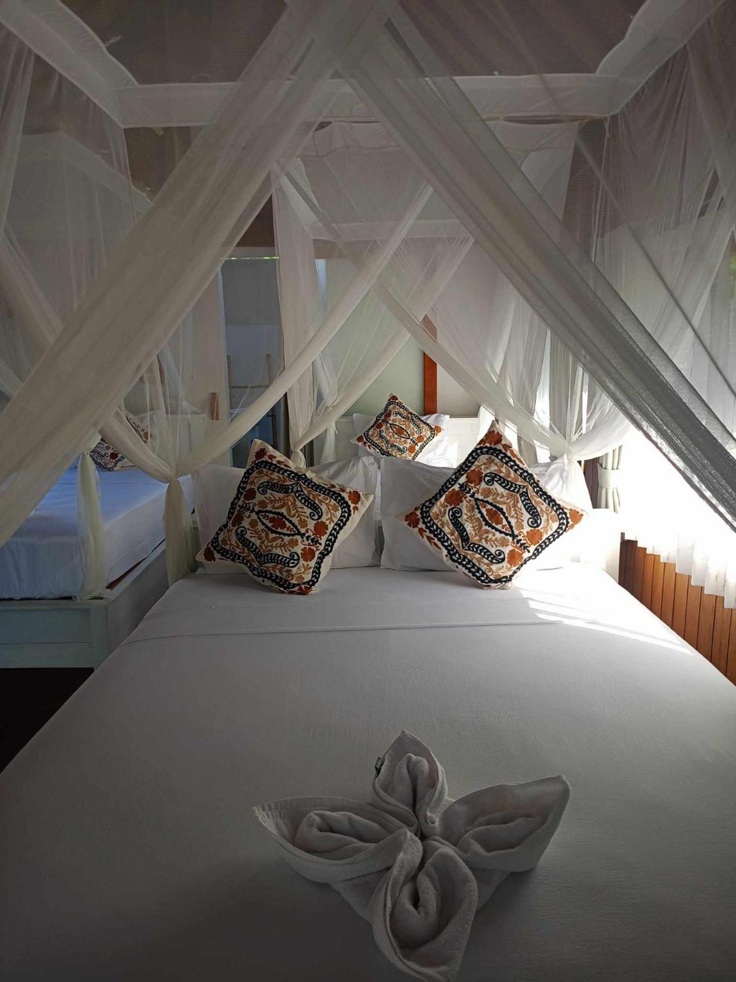 Bintang Tiga Bungalows Gili Air Exterior foto